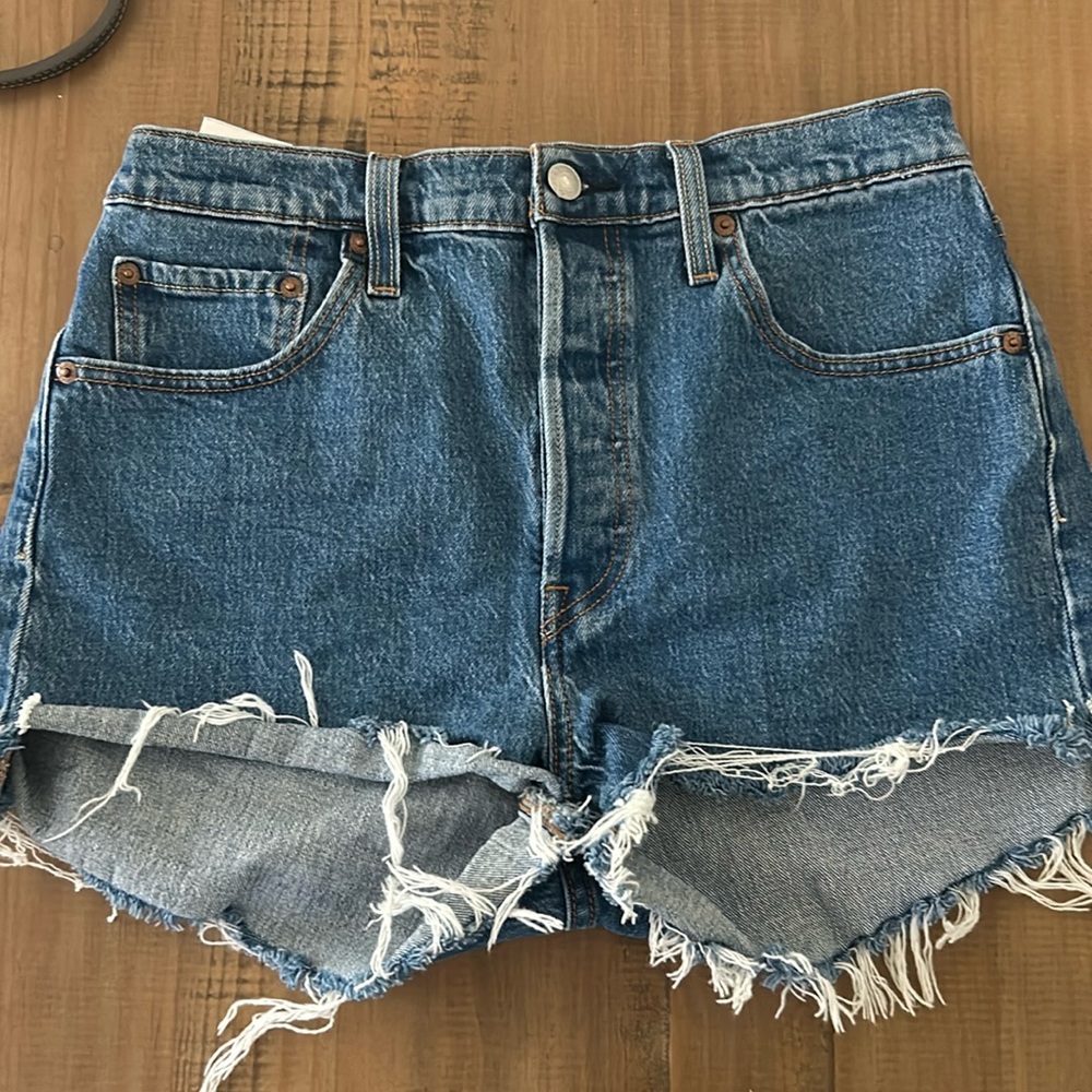 Levi 501s high waisted shorts denim medium wash